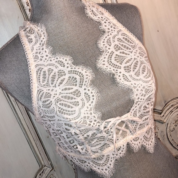 Gorgeous No Tags Cream Racer Back Lacey Bralette - Picture 3 of 7